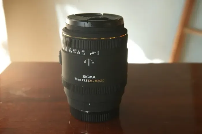 Sigma 70mm f/2.8 DG Macro - Sony A-Mount