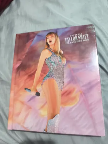 Official Taylor Swift The Eras Tour Book - Item de Colecionador
