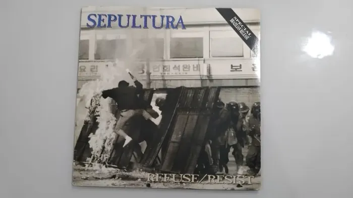 SEPULTURA - REFUSE / RESIST LP NEAR MINT.