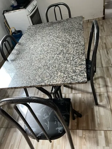Mesa de jantar 4 cadeiras