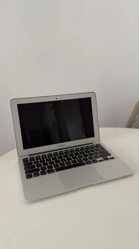 *MacBook Air 11? Early 2015 | Intel Core i7 | 8 GB RAM | SSD 500 GB*