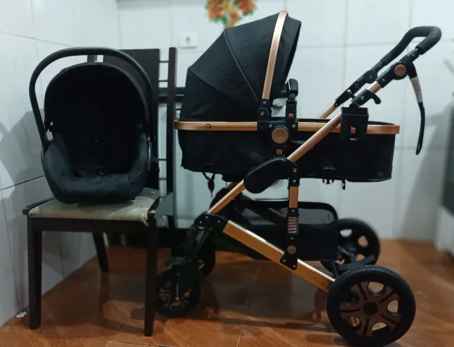 Carrinho de bebe Completo importado 3 em 1