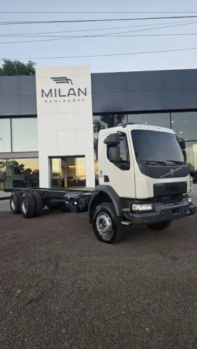 VOLVO VM 330 6X4 TRAÇADO 