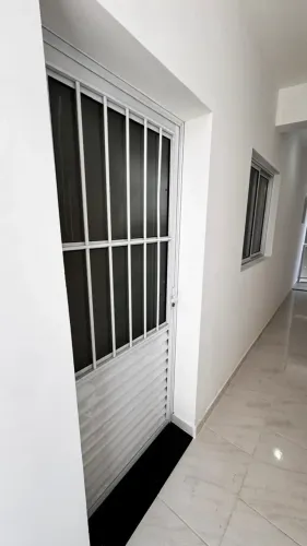 Alugue Kitnet, Unidade 5, com 1 Vaga de Garagem, em Vila Josefina por R$ 1.200. Imóvel Res
