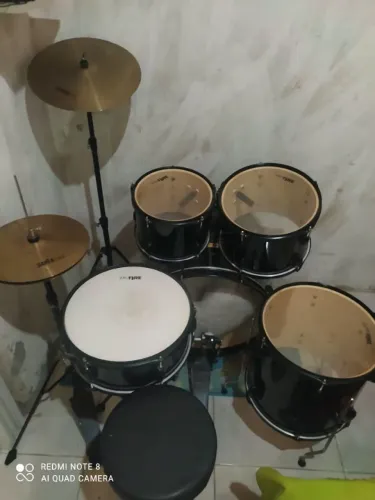 Bateria profyre completa semi-nova.