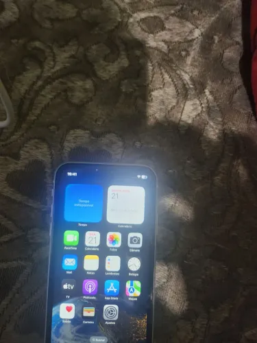 Vendo celular iphone xr 128g 650 reais leia o anúncio 
