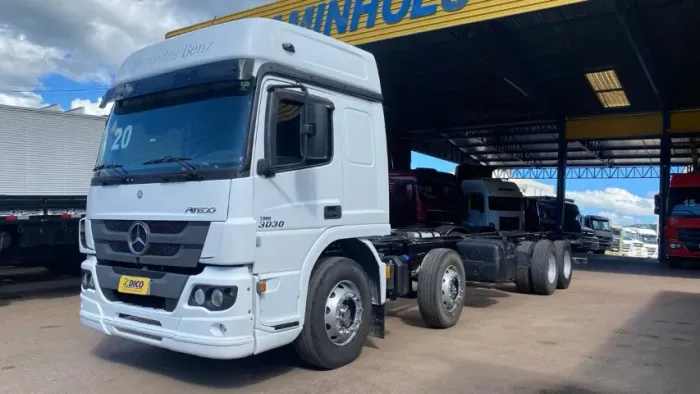 M. BENZ/ATEGO 3030 8X2 2020 Chassi 9,30m