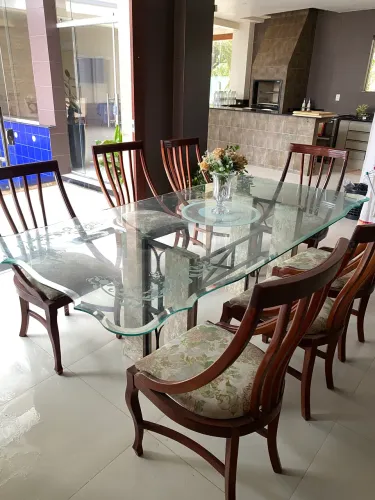 Mesa de Jantar com 7 cadeiras 