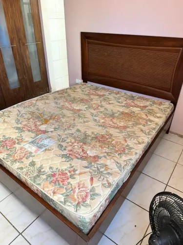 Cama Queen Casal em Madeira