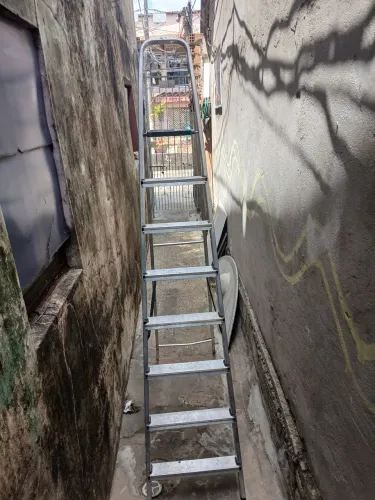 Desapego de escada de alumínio 7 degraus,  r$250