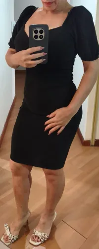 Vestidos usados poucas vezes.tecido que estica veste super bem .