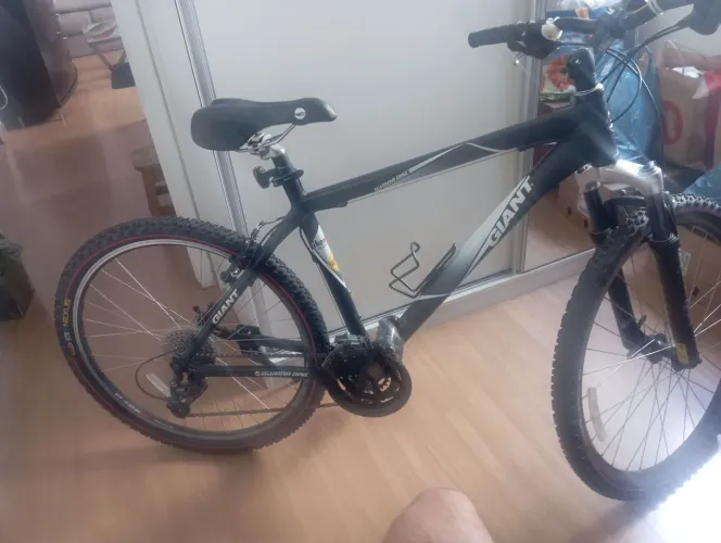 Bicicleta giant,semi nova,aro 26