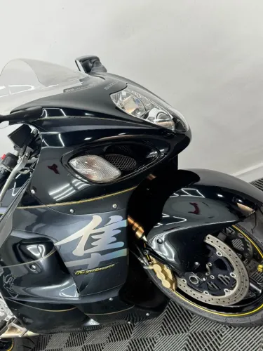 SUZUKI HAYABUSA 1300 - IMPECÁVEL - FINANCIA