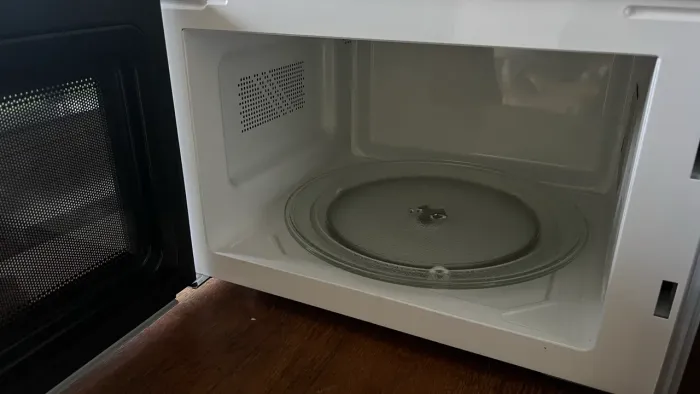 Microondas novíssimo, cinza Mondial 34l.