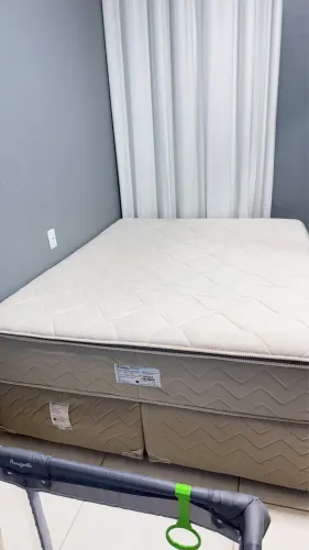 Vendo uma cama Queen Perfeita