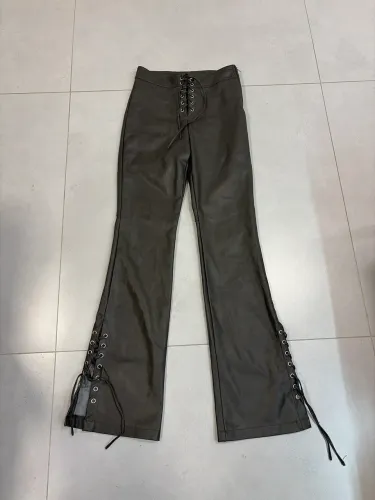 Calça couro Zara tamanho P ou 36 