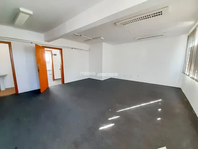 Depósito para locação com 367m², 02 andares, 02 salas, 03 banheiros e 03 vagas, no São Ger
