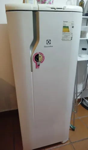GELADEIRA EM ÓTIMO ESTADO - 127V