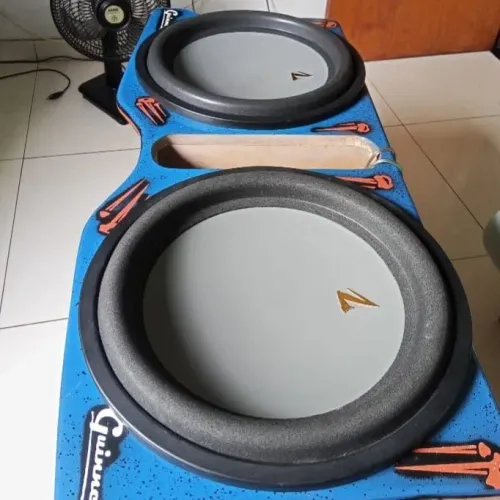 Caixa com dois graves de15/1200rms