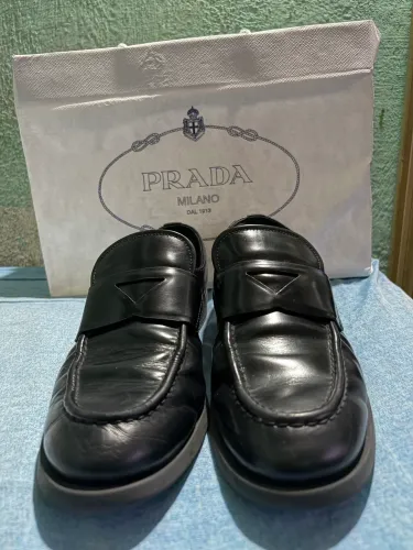 Mocassim Prada Feminino em Couro Preto Original / Acompanha Caixa e Sacola Original