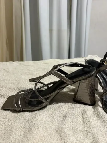 SANDALIA PRATA 37