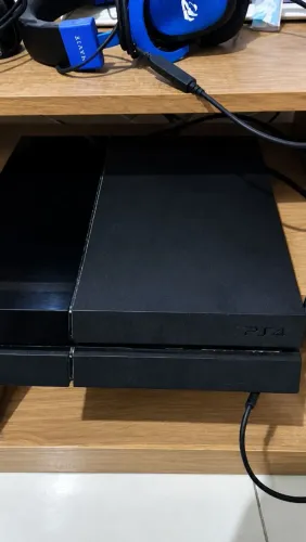 Ps4 fat sem controle mais 2 jogos aceito negociação