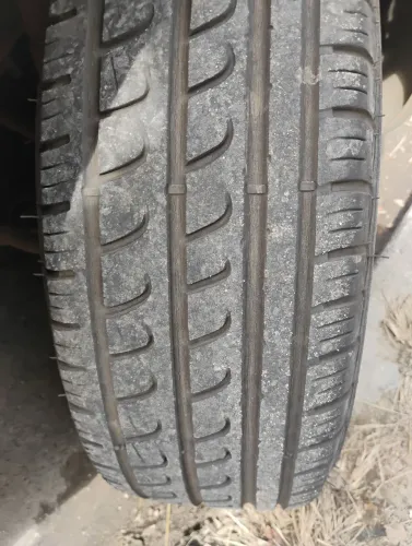 2 pneus 175/65 r14 3/4 de borracha entrego