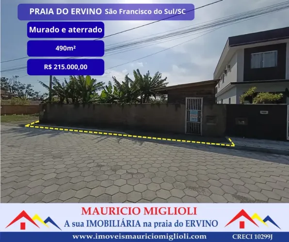 Lote limpo e murado na região central na Praia do Ervino