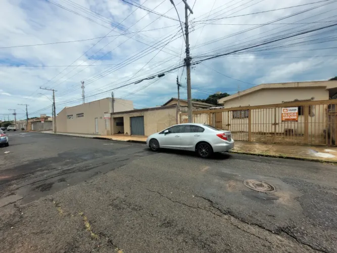 Casa para locação no bairro Brasil