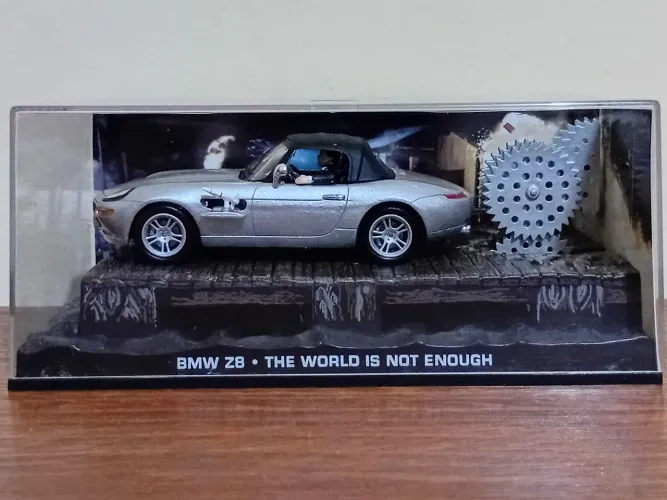 Miniatura Oficial Carro James Bond BMW Z8 007 O Mundo Não É O Bastante Panini GE Fabbri