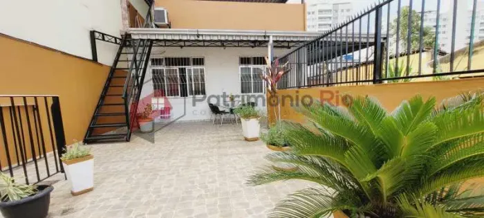 Casa linear, 3quartos, sendo 1ste, aceita financiamento.