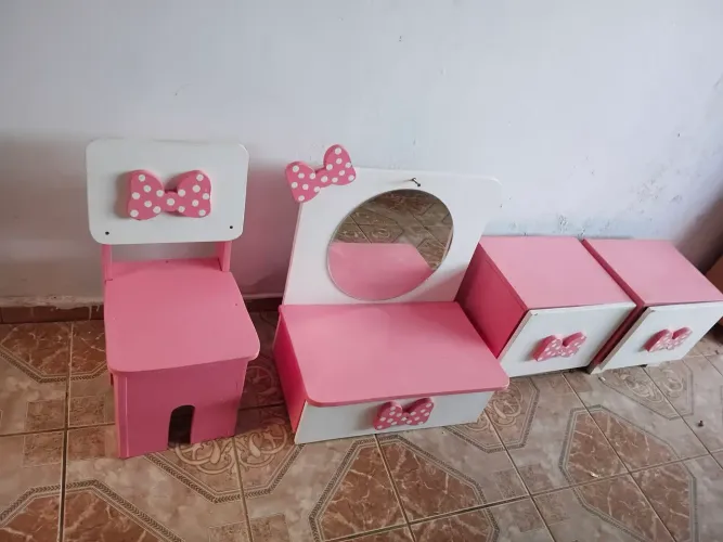 Penteadeira Infantil + Mesa de cabeceira