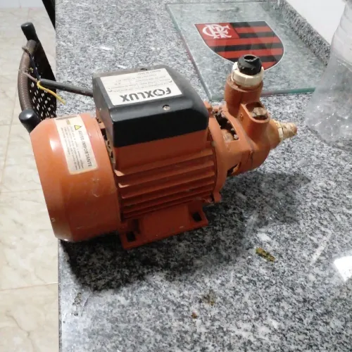Bomba d'água perfeito estado usado apenas uma vez