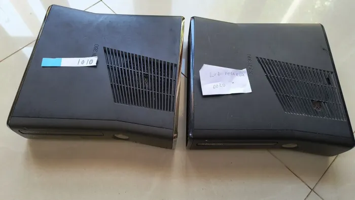 2 Xbox 360 Slim com defeito (0020 e 0101), vendidos no estado (envio via OLX Pay)