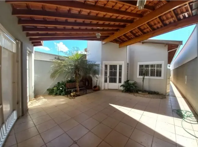 Casa de 3 quartos para Locação  Vila Industrial
