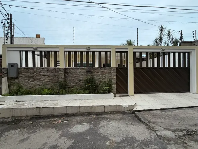 Conjunto Subtenentes Flores casa de 3 suites