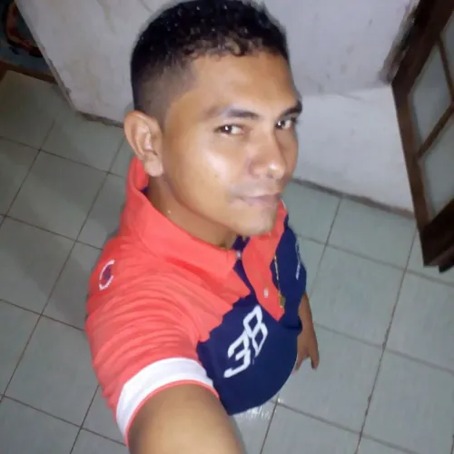 Estou ah procura de serviço entregador de água e gás, serviços gerais,caseiro, estoquista 