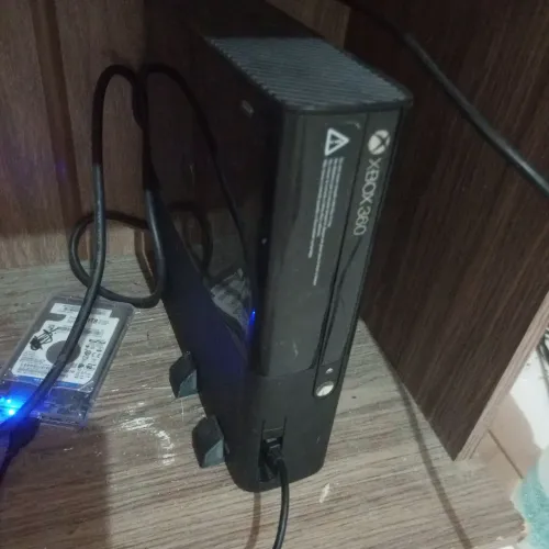 Xbox 360 semi novo