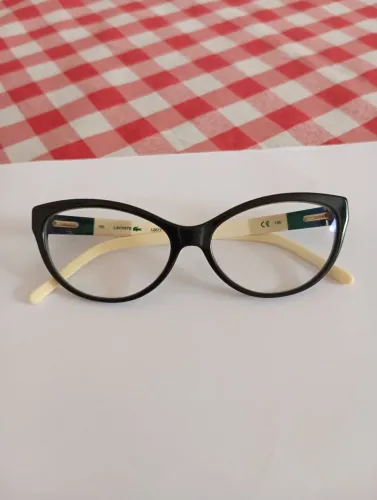Armação p/ óculos de grau Lacoste - L2677 preto c/ lateral branca | Gatinho