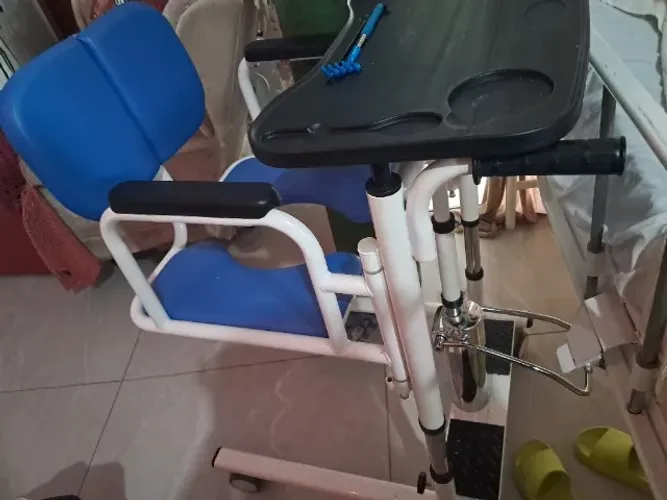 Cadeira de acessibilidade pra idoso nova