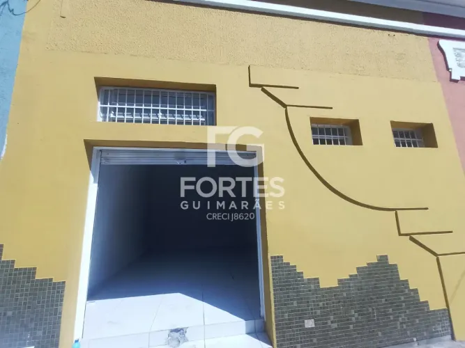 Salão Comercial com 36 m² de área construída em frente a ponto de ônibus!