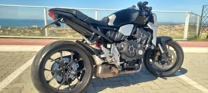 Moto muito boa baixa quilometragem pego uma motor menor com volta pra mim
