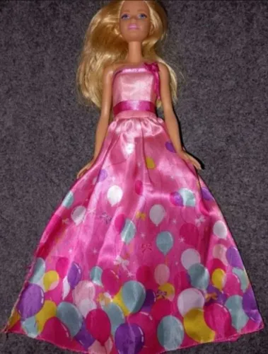 boneca barbie loira vestido rosa balões