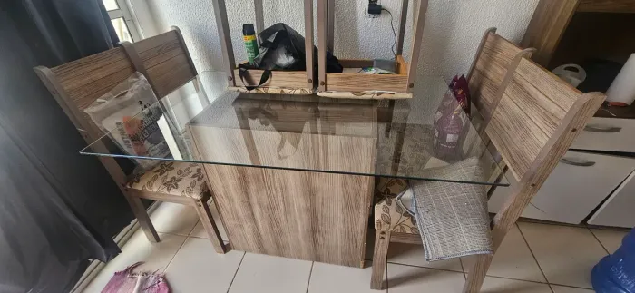 Mesa de jantar 6 lugares (vendo ou troco por mesa menor)