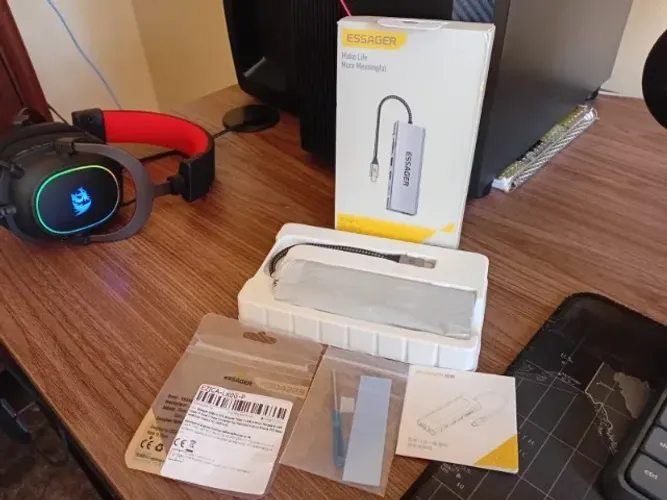 Dock Station portátil Essager 8 em 1 - Hub USB com função de armazenamento de disco