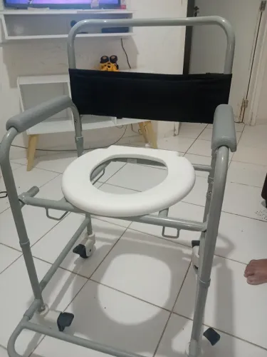 Cadeira de banho Dellamed, apenas 3 meses de uso.