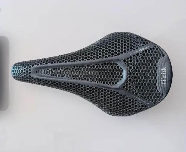 Selim Fizik Vento Argo R3 Adaptive Carbono 231gr 265x140mm