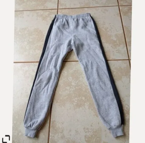 Calça masculina de moletom tamanho 10