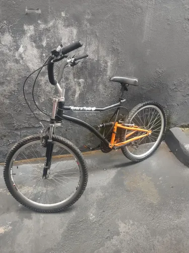 Bicicleta aro 26 18 marchas bom estado confortável