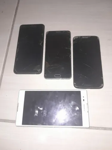 Lote 4 Celulares para Sucata/Peças/Conserto (A10, A5, Moto E5 + Brindes Sony) - Leve Tudo!